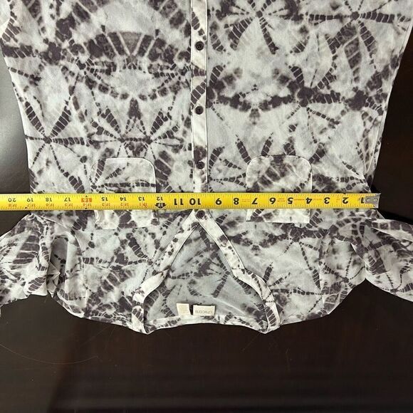 Chico’s Gray White Shibori Spot Tie-Front Sheer Shirt Mesh Women's Size 1 (M) - Picture 11 of 15